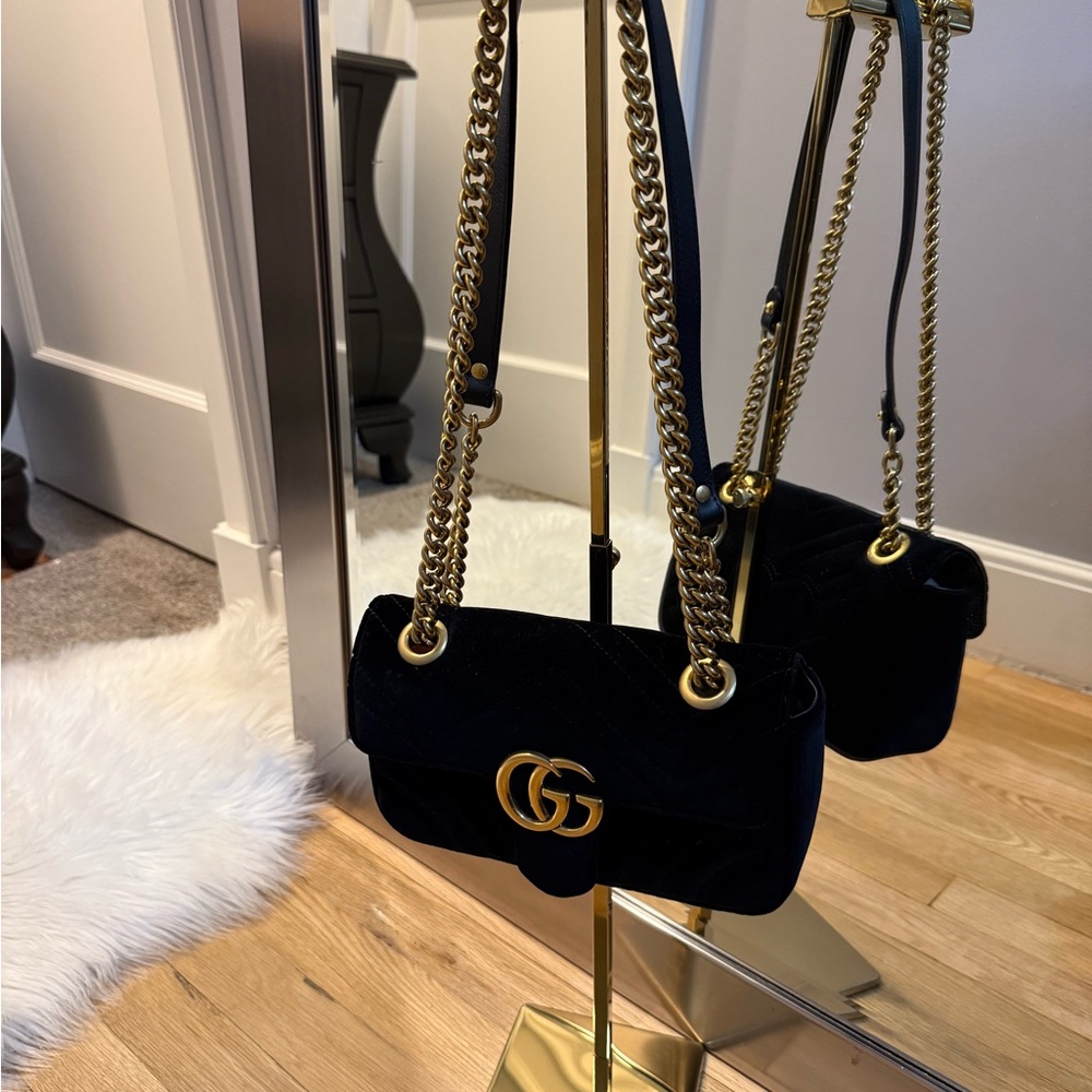 Gucci Marmont Black Velvet Shoulder Bag with Gold Accents - Picture 3 of 14
